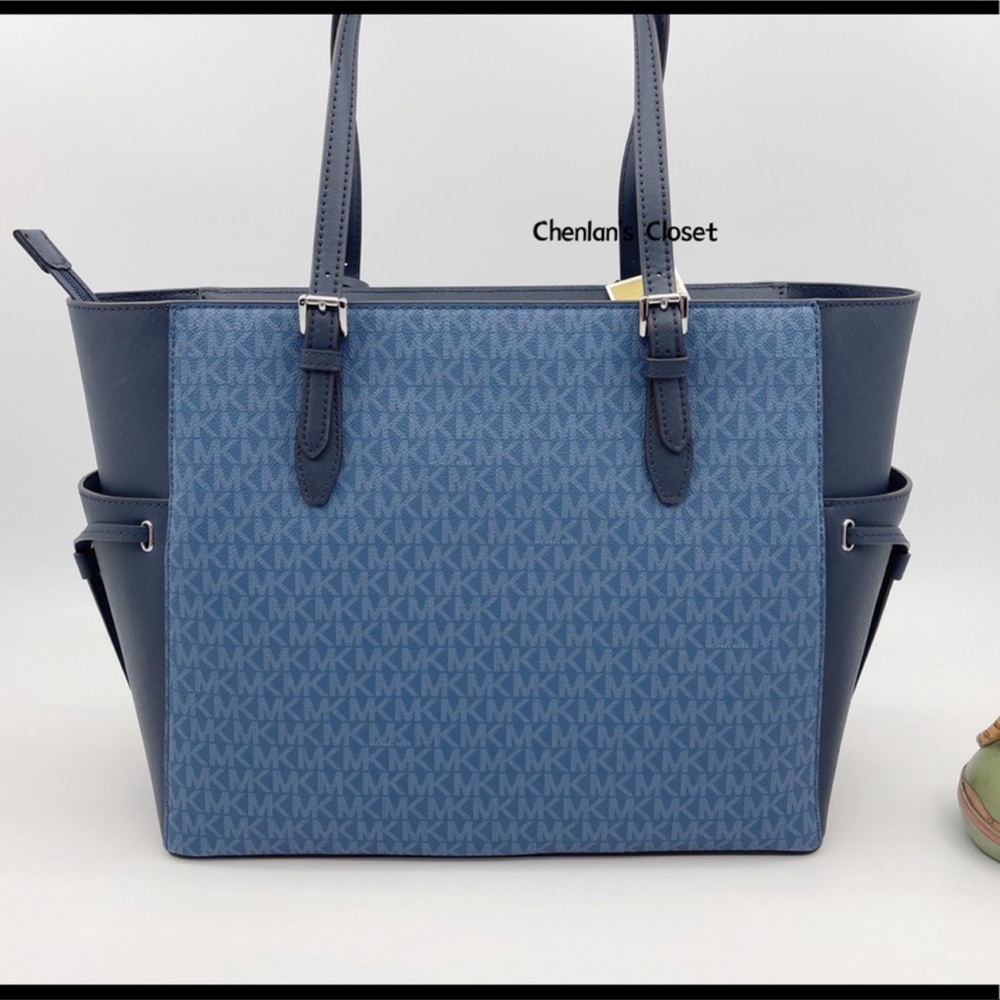 🔥HP🎉NeW! Michael Kors Gilly Drawstring Tote Set - Picture 3 of 9